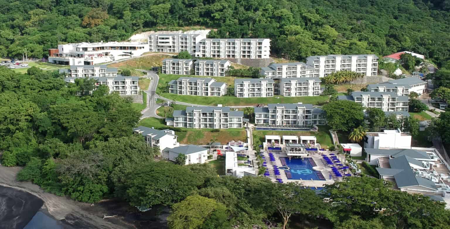 Hollywood Costa Rica (Review)