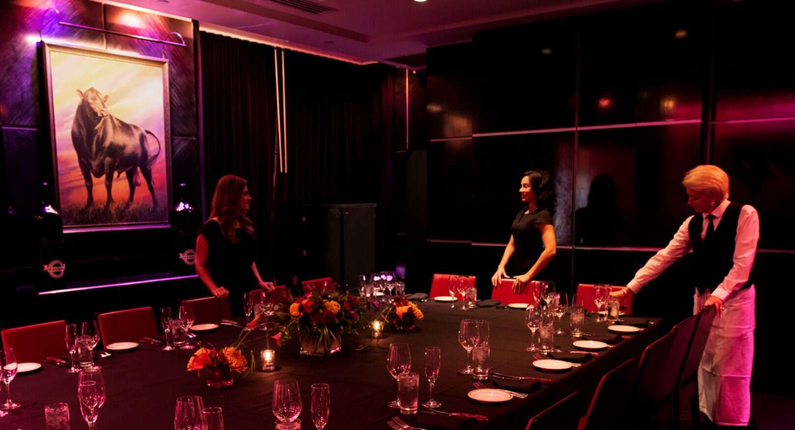 Image of a private dining room at Manny's Steakhouse taken from the website