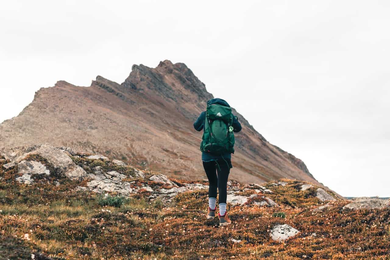 Guided Hiking vs Solo Trekking